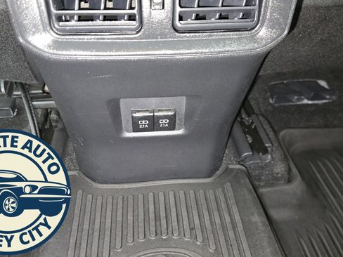 Used 2020 Toyota RAV4 XLE image 27