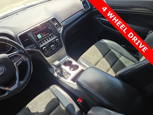 Used 2018 Jeep Grand Cherokee Altitude AWD/4WD image 12
