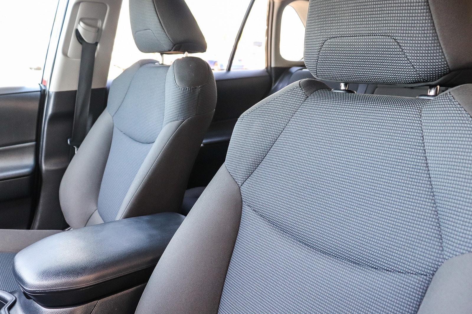 Used 2022 Toyota RAV4 LE FWD image 29