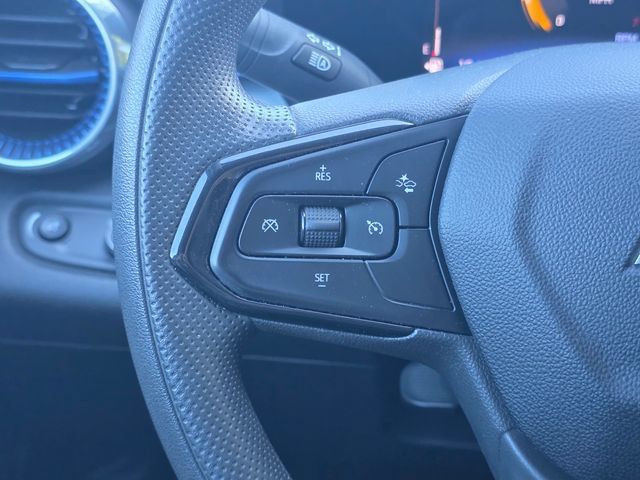 Used 2025 Chevrolet Trax LT FWD image 35