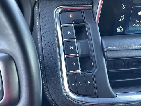 Used 2024 Chevrolet Suburban Premier image 21