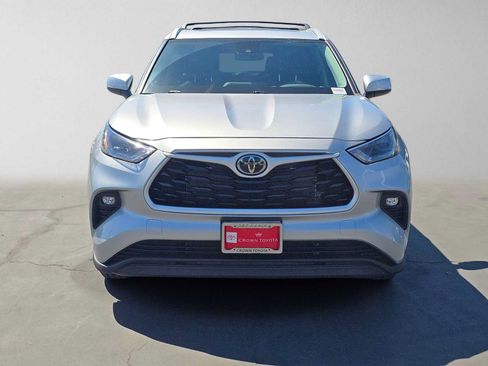 Used 2023 Toyota Highlander XLE FWD image 8