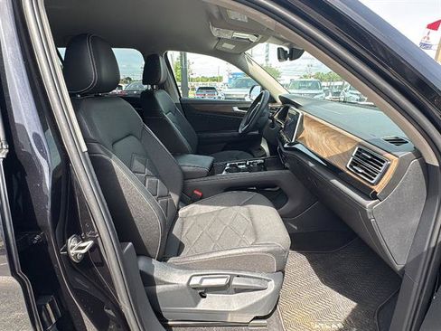 Certified 2025 Volkswagen Atlas SE FWD image 14