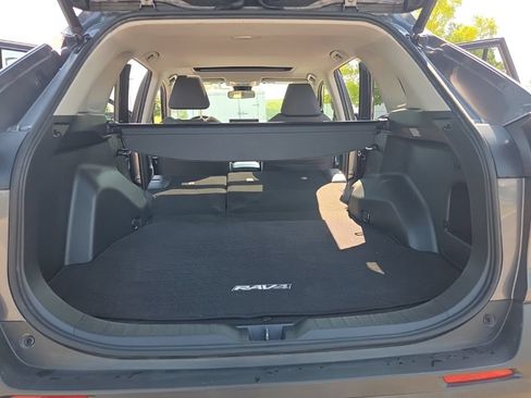 Used 2019 Toyota RAV4 XLE w/ Convenience Package FWD image 28