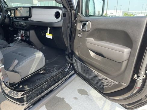 New 2025 Jeep Gladiator Willys image 21
