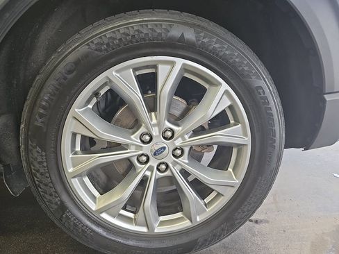 Certified 2020 Ford Explorer XLT w/ Equipment Group 202A AWD/4WD image 33