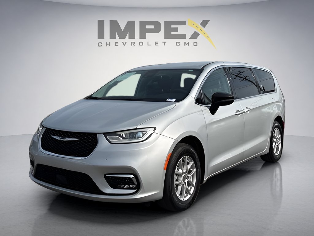 Used 2024 Chrysler Pacifica Touring-L FWD image 1