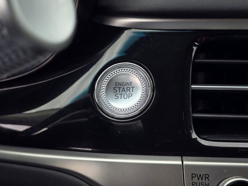 Used 2025 Genesis G70 2.5T RWD image 17