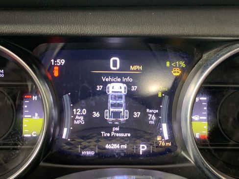 Used 2022 Jeep Wrangler Unlimited Sahara w/ Cold Weather Group AWD/4WD image 23