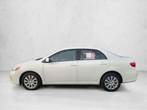 Used 2013 Toyota Corolla LE image 9