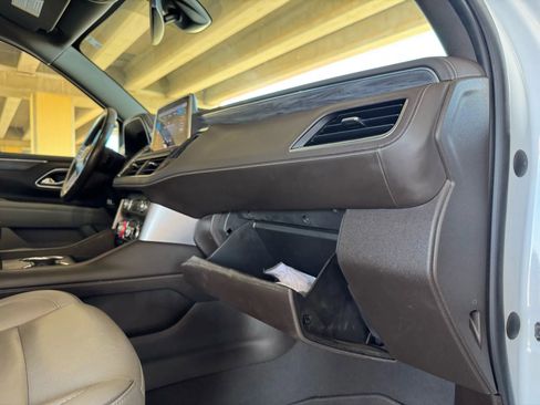 Used 2021 GMC Yukon XL SLT w/ Rear Media and Nav Package image 32