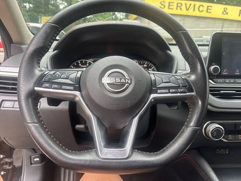 Used 2023 Nissan Altima 2.5 SR FWD image 11