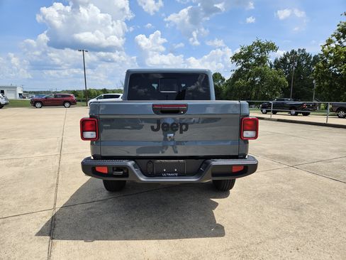 New 2026 Jeep Gladiator Sport AWD/4WD image 5