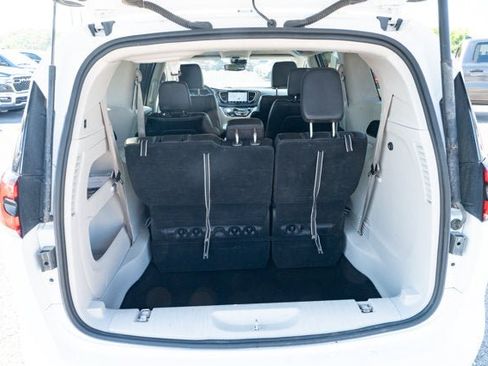Used 2024 Chrysler Pacifica Touring-L FWD image 36