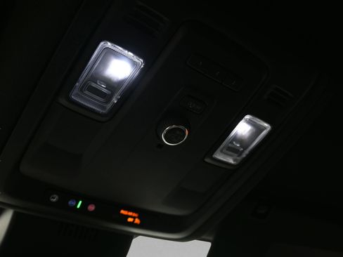 Used 2024 GMC Yukon XL SLT image 48