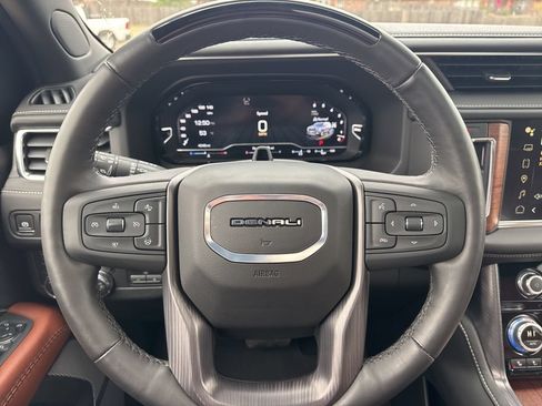 Used 2024 GMC Yukon XL Denali Ultimate w/ LPO, Illumination Package AWD/4WD image 17