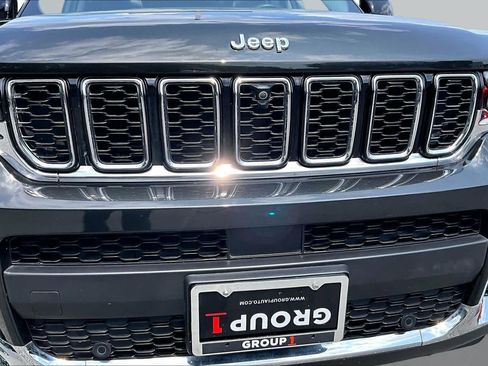 Used 2023 Jeep Grand Cherokee L Limited w/ Luxury Tech Group II AWD/4WD image 30