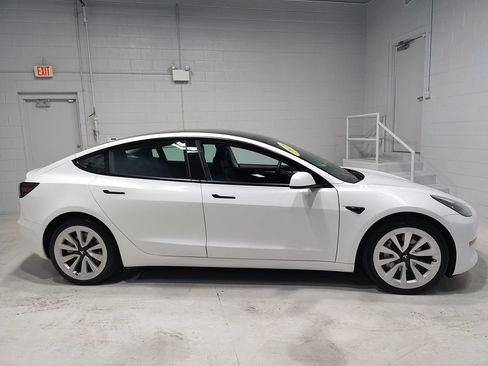 Used 2023 Tesla Model 3 Standard Range RWD image 5