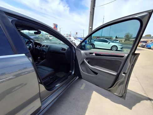 Used 2017 Volkswagen Jetta GLI image 42
