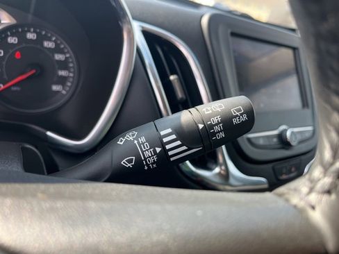 Used 2022 Chevrolet Equinox LT image 25