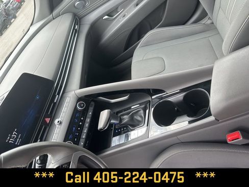 Used 2025 Hyundai Elantra SEL FWD image 24