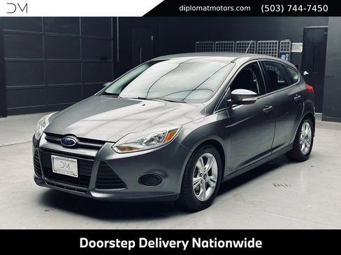 Used 2014 Ford Focus SE w/ SE Winter Package FWD image 1