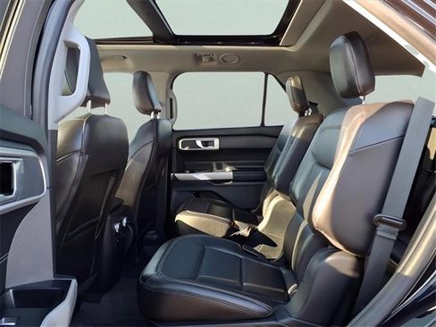Used 2022 Ford Explorer XLT w/ Equipment Group 202A image 13
