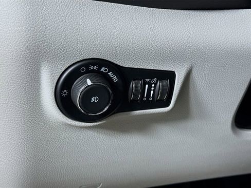 Used 2022 Jeep Compass Latitude image 10