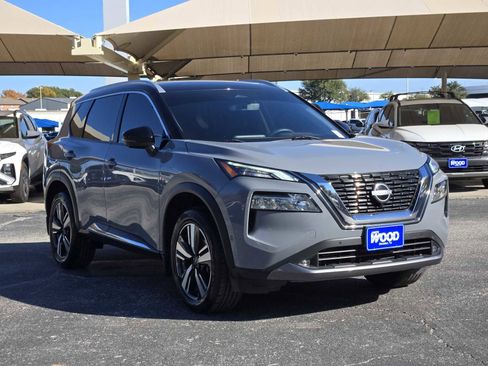 Used 2022 Nissan Rogue SL w/ SL Premium Package image 3