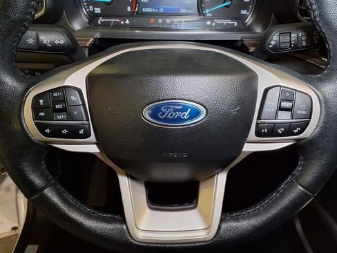 Used 2023 Ford Explorer Limited w/ Equipment Group 301A RWD image 12