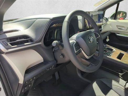 New 2026 Toyota Sienna Limited FWD image 15