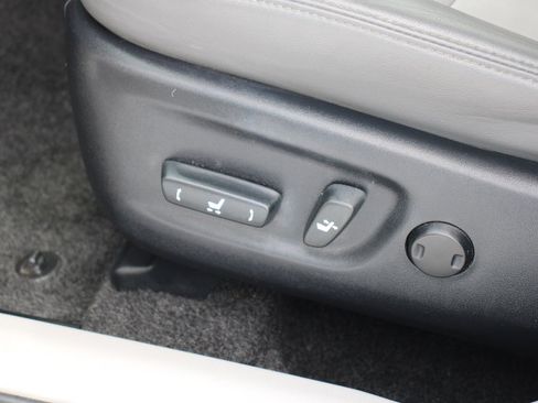 Used 2017 Toyota Prius V Five image 11