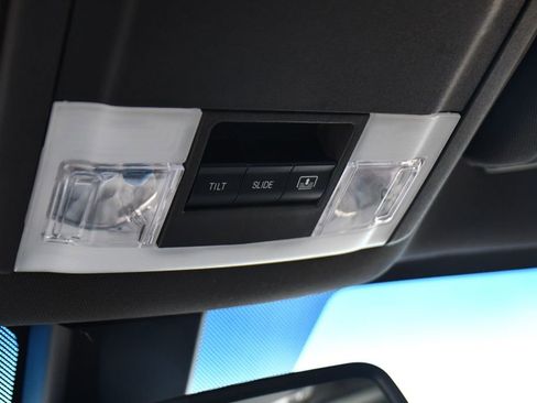 Used 2016 Lincoln MKS AWD image 33