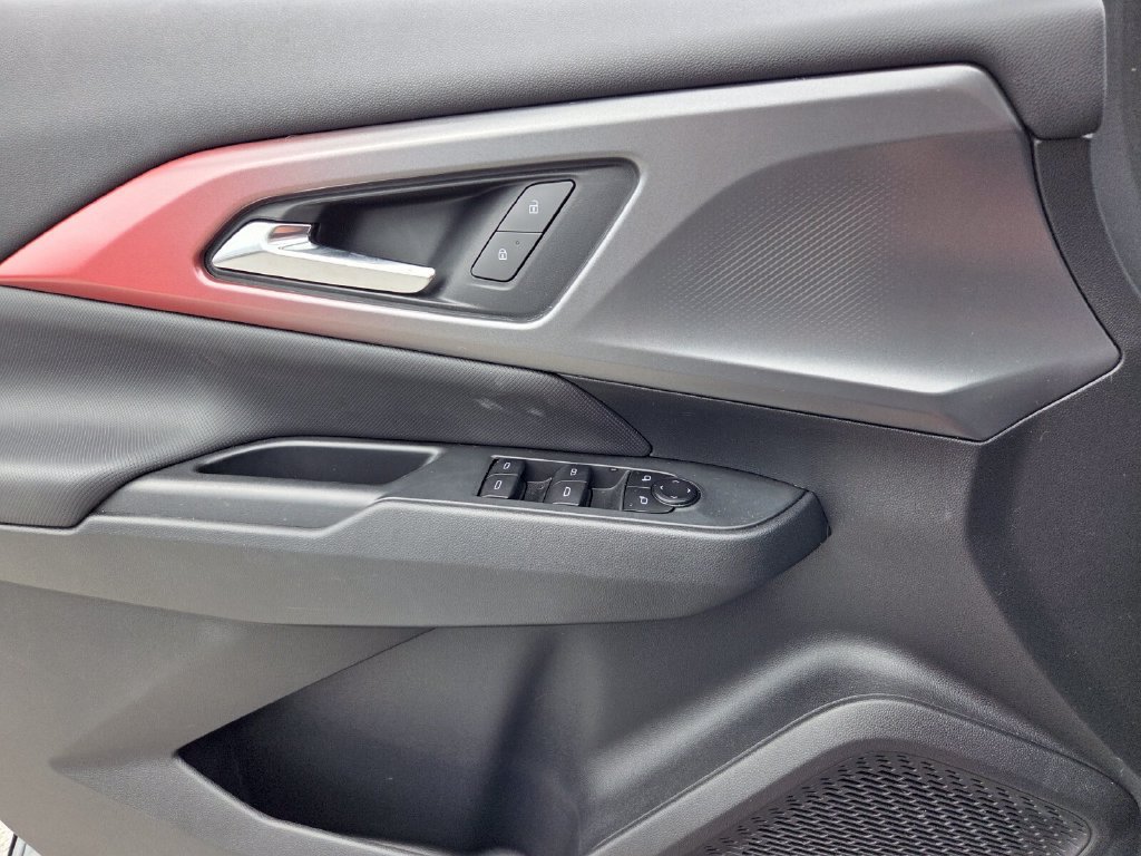 Certified 2025 Chevrolet Equinox EV RS FWD image 16