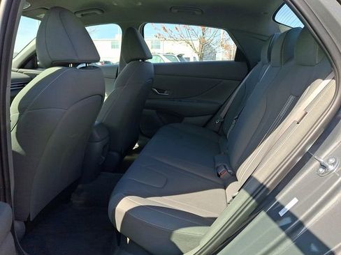 Used 2025 Hyundai Elantra SEL image 10