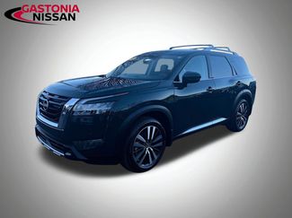 Used 2024 Nissan Pathfinder Platinum w/ Cargo Package video 3