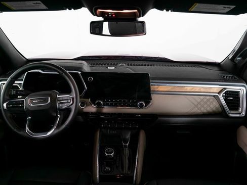 Used 2024 GMC Canyon Denali image 9