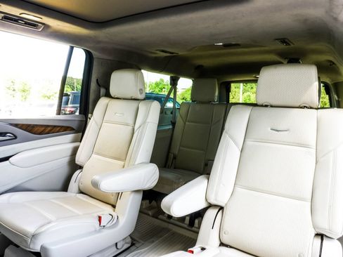 Used 2024 Cadillac Escalade ESV Sport Platinum w/ LPO, ONYX Package AWD/4WD image 37
