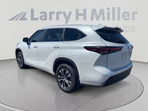 Certified 2026 Toyota Highlander XLE AWD/4WD image 3