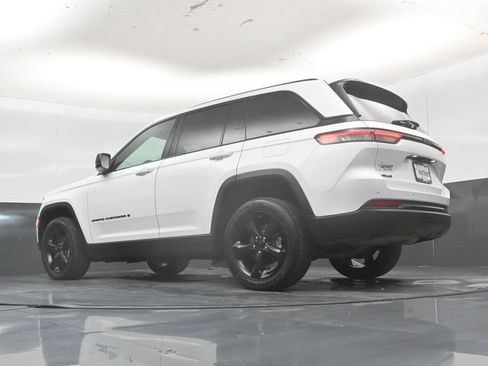 Used 2024 Jeep Grand Cherokee Altitude AWD/4WD image 57