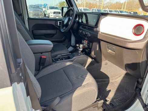 Used 2024 Jeep Wrangler Sport S image 11
