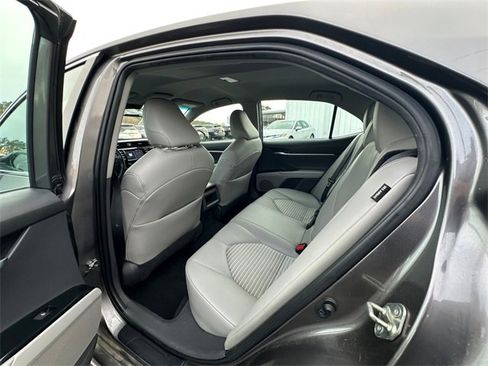 Used 2020 Toyota Camry SE image 18