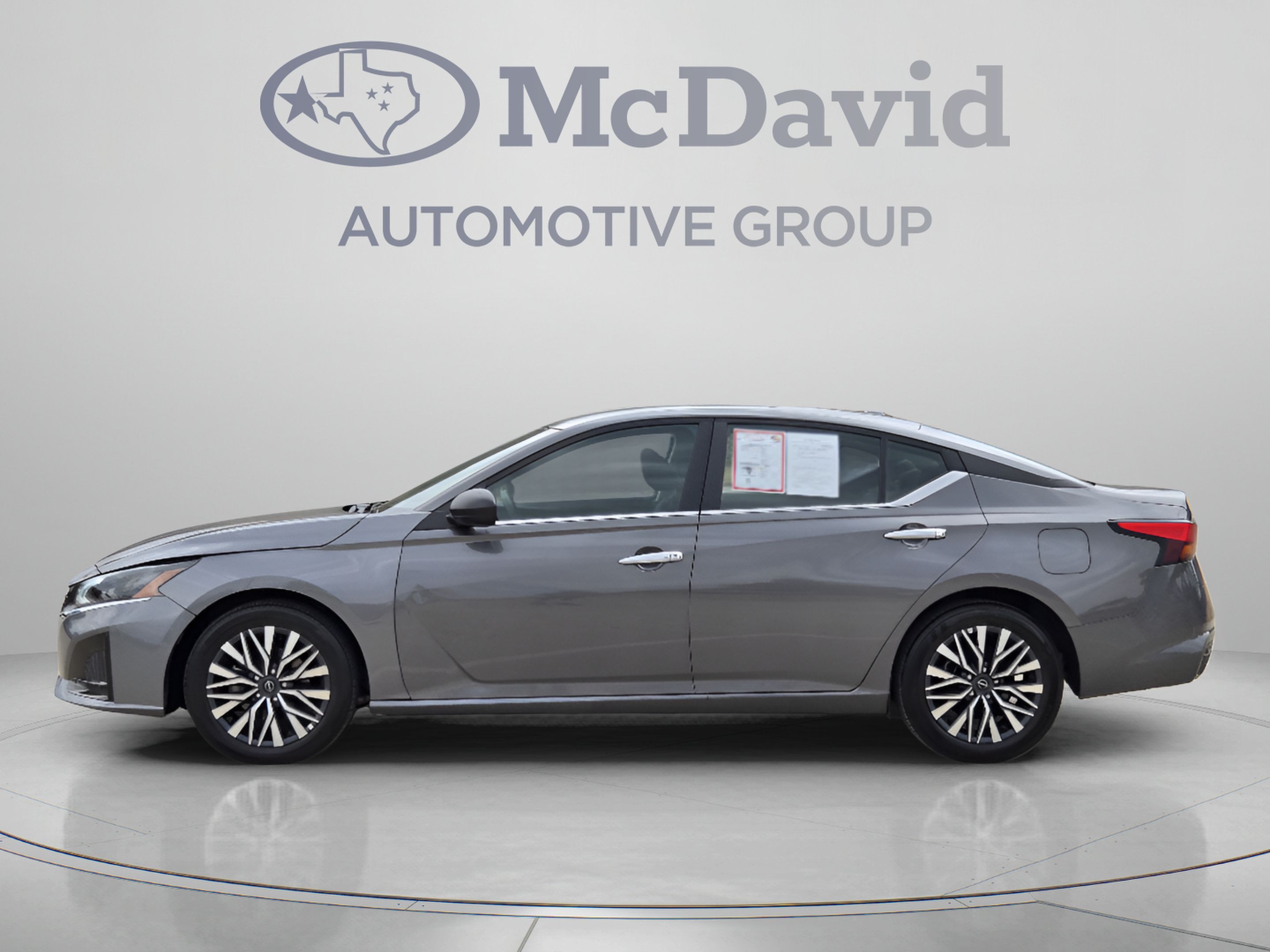 Used 2025 Nissan Altima 2.5 SV FWD image 2
