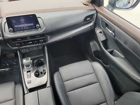 Certified 2023 Nissan Rogue SV w/ SV Premium B Package FWD image 19
