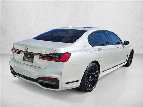Used 2022 BMW 740i w/ M Sport Package image 5