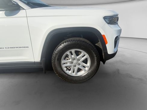 Used 2025 Jeep Grand Cherokee Laredo w/ Luxury Tech Group I image 29