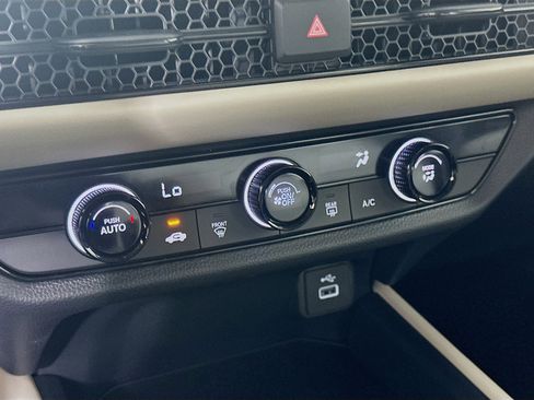 Used 2025 Honda HR-V LX image 15