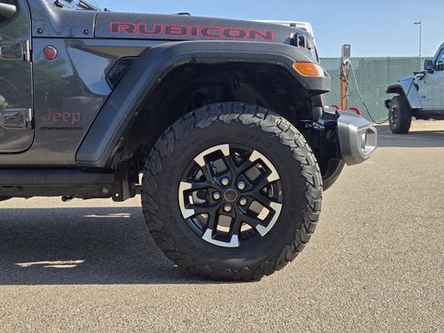 Used 2024 Jeep Wrangler Unlimited Rubicon AWD/4WD image 10