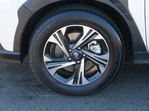 Used 2024 Subaru Crosstrek 2.0i Premium image 9