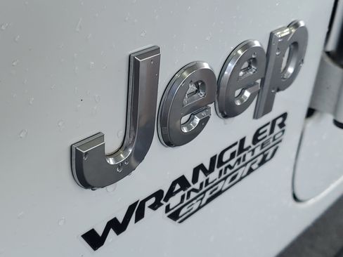 Used 2018 Jeep Wrangler Unlimited Sport AWD/4WD image 5
